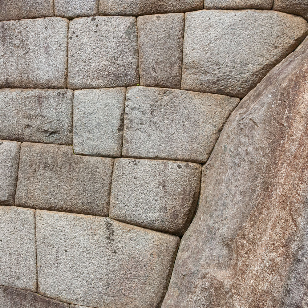 ¿Porque utilizar mortero cuando se puede complicar tallando individualmente las piedras?